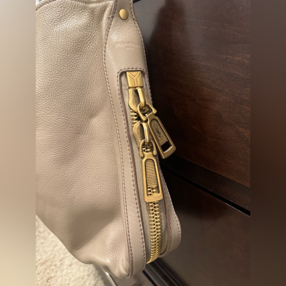 Yves Saint Laurent Calfskin slouchy hobo bag. Buttery soft leather - Picture 2 of 5